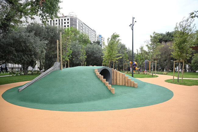 İlham Əliyev xanımı ilə yeni parkda - Fotolar