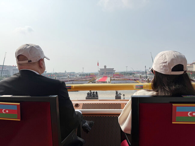 Prezidentlə xanımının paraddan maraqlı - Fotoları