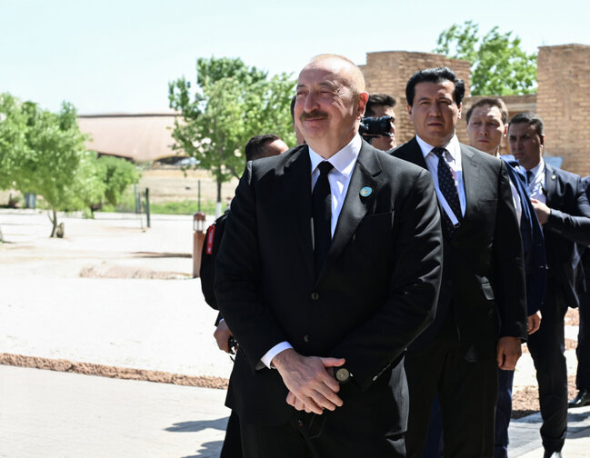 Prezident həmkarları ilə Türküstanı gəzdi - Fotolar