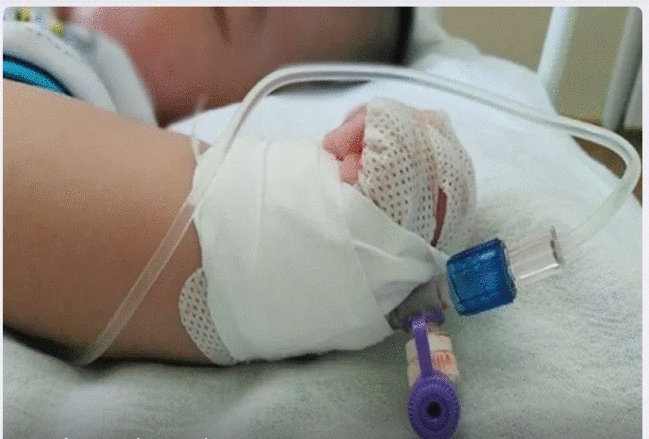 Bakıda 3 yaşlı uşaq müəmmalı şəkildə öldü: atası həkimi günahlandırır