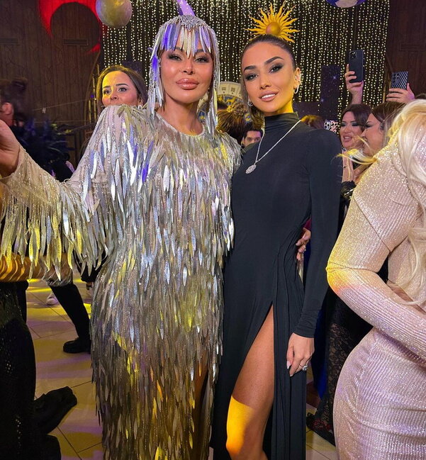 Pərvin dərin yarıqlı libası ilə GÜNDƏMDƏ - FOTOLAR