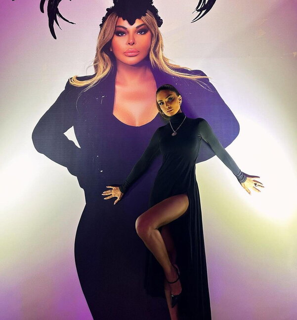 Pərvin dərin yarıqlı libası ilə GÜNDƏMDƏ - FOTOLAR