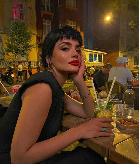 Hissin dünya ulduzu ilə bənzərliyi təəccübləndirdi - FOTOlar