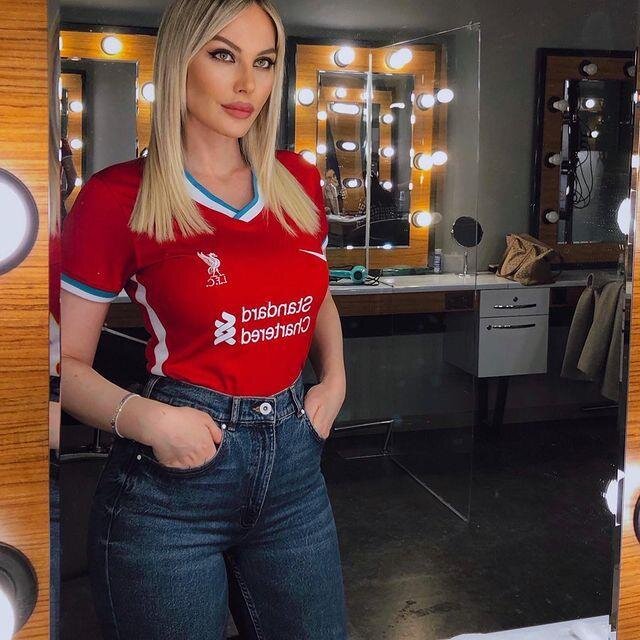 Aparıcı rəqs VİDEOSU ilə gündəm oldu - FOTO