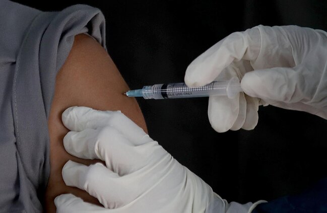 Mütəxəssislər vaksinasiyanın üçüncü dozasının vacib olduğunu bildirir – VİDEO