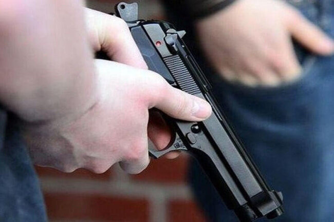 Məhkəməni uduzduğu üçün vəkili və dostunu GÜLLƏLƏDİ