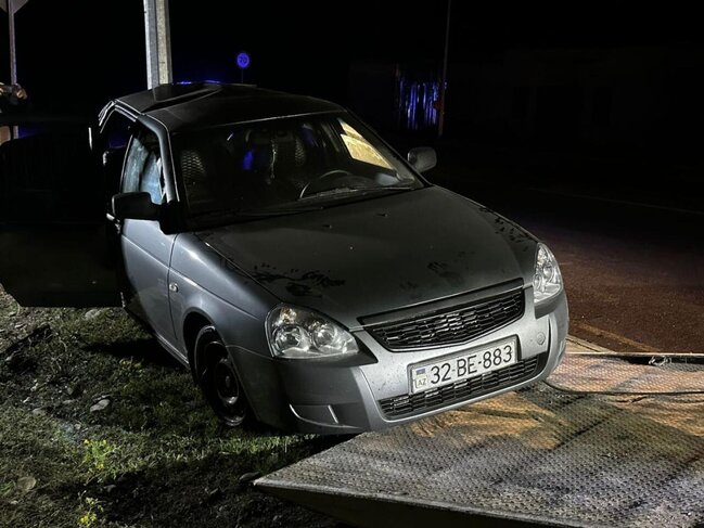 Ağcabədidə DƏHŞƏTLİ QƏZA: "Lada Priora" iki yerə bölündü - Ölən var - FOTO