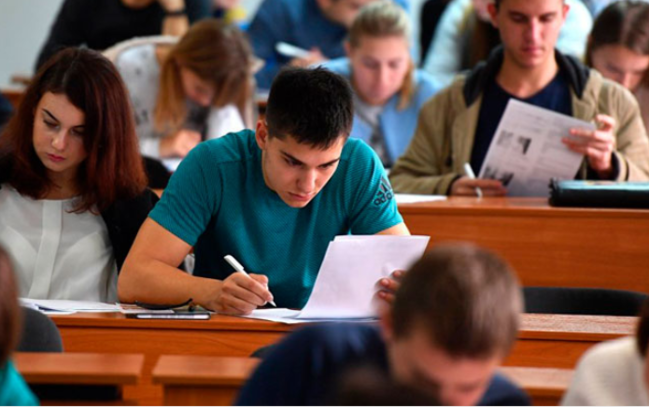 "Müvəffəqiyyət rəmzi" universiteti 4 il oxumağa ehtiyac varmı?