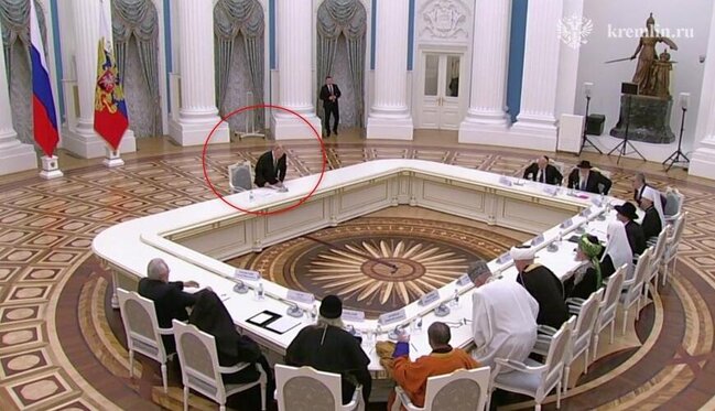 Putin məşhur oval stolundan imtina etdi: Yenisi də GÜNDƏM oldu - FOTO