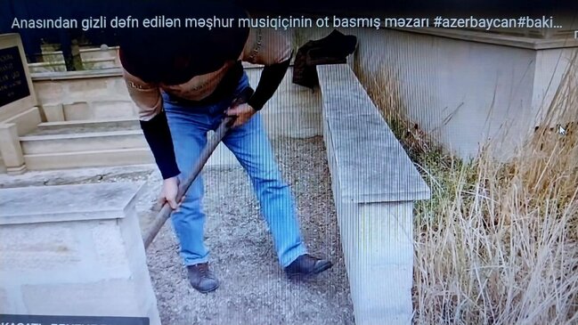 Anasından gizli dəfn edilən məşhurun ot basmış məzarı - FOTO