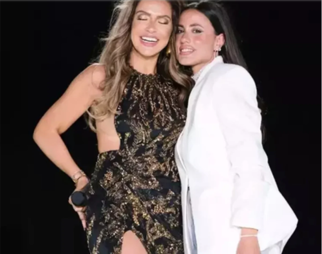 Hadisə Pankarta Biganə Qalmadı: Fanatı ilə Qucaqlaşdı