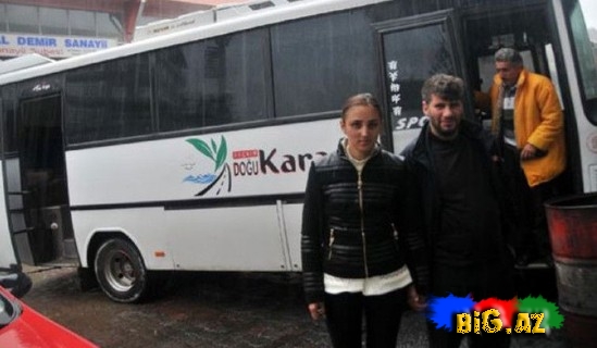 Türkiyədə yeni ailə quran cütlük mikroavtobusda yaşayır - FOTO