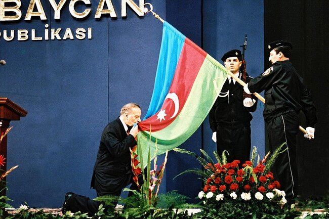 Bu gün Ümummilli Lider Heydər Əliyevin 100 illik yubileyidir