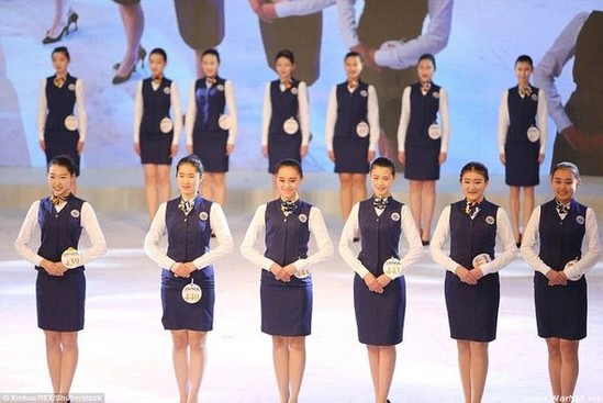 Çində stüardesa işinə necə qəbul edirlər - FOTO