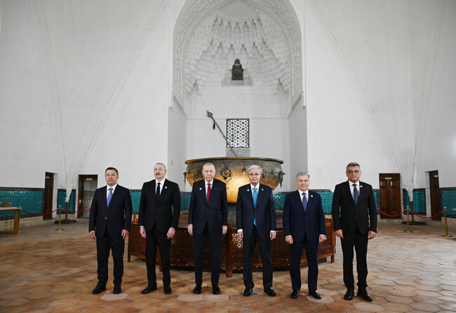 Prezident həmkarları ilə Türküstanı gəzdi - Fotolar