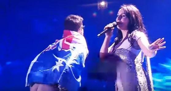 "Eurovision 2017"-nin canlı yayımında BİABIRÇILIQ! ŞALVARINI AŞAĞI ÇƏKİB... VİDEO 18+