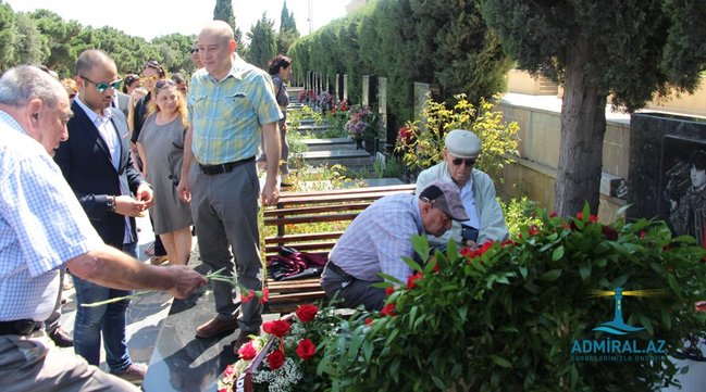 ANS-in kollektivi Çingiz Mustafayevin məzarını ziyarət etdi - FOTOLAR