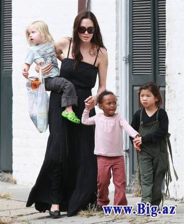Angelina Jolie və şirin şəkər balaları