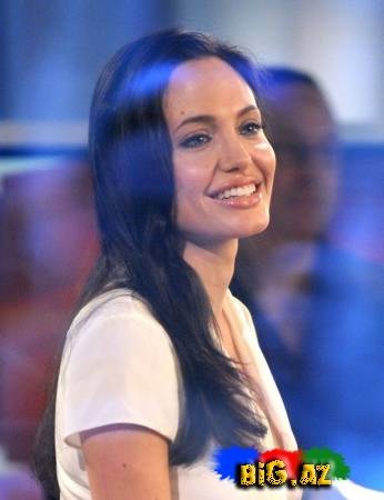 Angelina Jolie Yeni Stildə