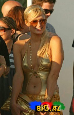 Paris Hiltonun qızıl libası