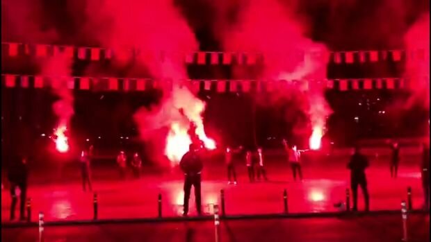 "Qarabağ" komandası İstanbulda möhtəşəm qarşılandı - VİDEO