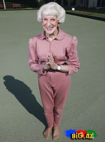 83 Yaşlı Ən Qoca Yoqa Göstərən Nənə