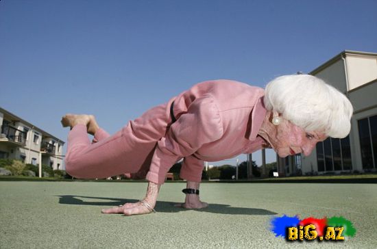 83 Yaşlı Ən Qoca Yoqa Göstərən Nənə