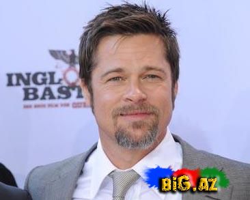 Brad Pitt pərəstişkarlarını üzdü
