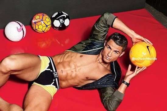 Ronaldo jurnal üçün soyundu - FOTOSESSİYA