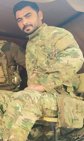 Səngərdə sürünərək yaralılara yardım edən həkim DANIŞDI - FOTO