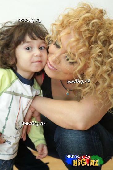 Nura Suri oğlu ilə birgə (Fotosessiya)