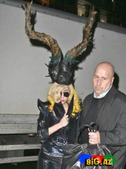 Lady Gaganın ən dəli kostyumları