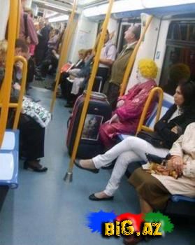 Metrolarda çəkilmiş gülməli şəkillər