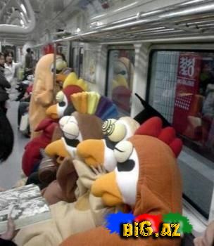 Metrolarda çəkilmiş gülməli şəkillər