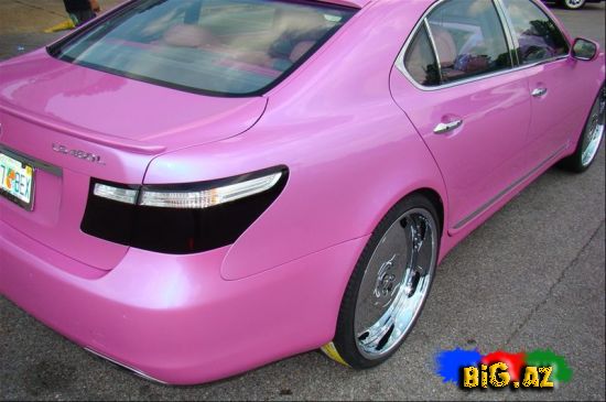 Lexus LX 460 L (Pink)