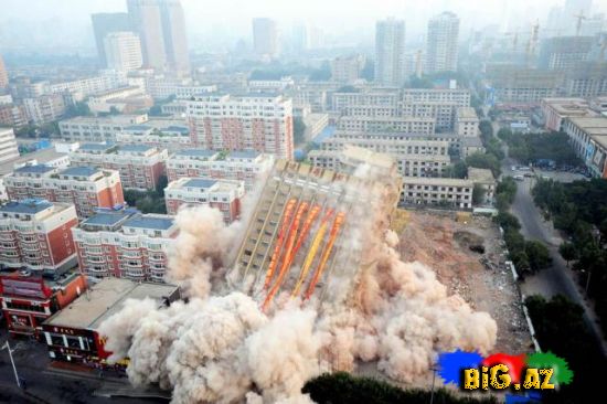 Çində binanın çökməsi