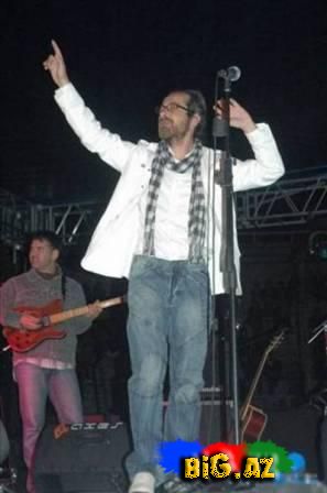 Məşhurlar hansı məktəbdən məzun