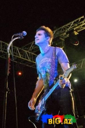 Məşhurlar hansı məktəbdən məzun