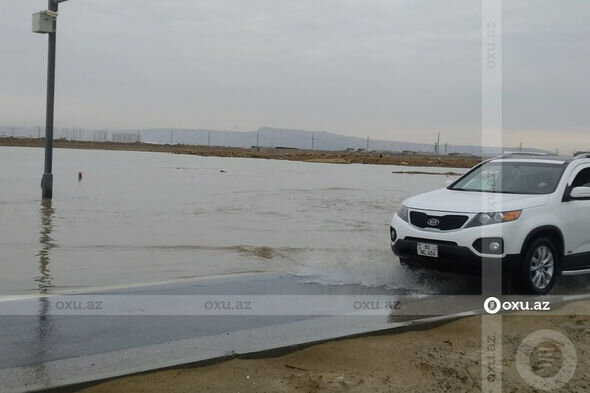 Azərbaycanda su basan magistral yolda nəqliyyatın hərəkəti tam bərpa olundu - YENİLƏNİB + FOTO/VİDEO