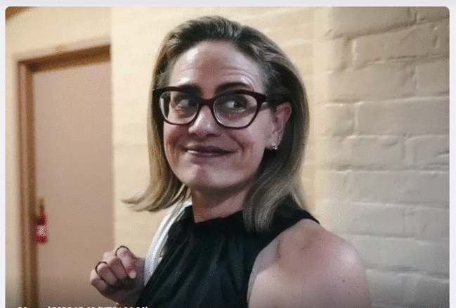 Məşhur siyasətçi: "Artıq evli kişi ilə gəzmirəm"