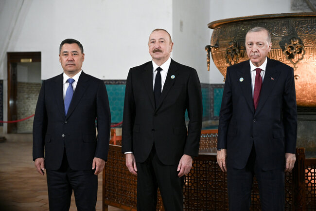 Prezident həmkarları ilə Türküstanı gəzdi - Fotolar
