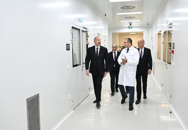 Prezident dərman istehsalı müəssisəsinin açılışında - Fotolar