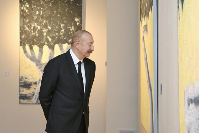 Prezident ailəsi ilə sərgidə - Fotolar