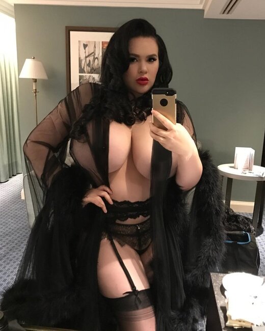 İri sinəsinə görə məktəbdə ona gülürdülər - Model oldu - FOTO 18+