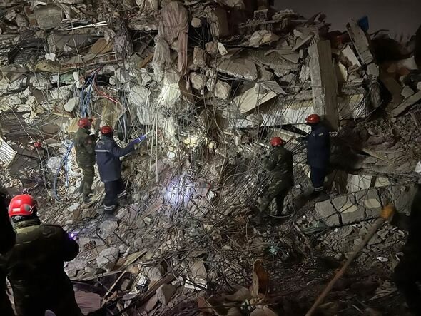 FHN-in xilasediciləri Türkiyədə 51 nəfəri dağıntılar altından sağ çıxarıb - FOTO/VİDEO