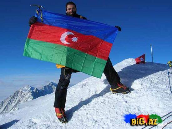 İlk azərbaycanlı alpinist Kançencanqa zirvəsinə qalxıb