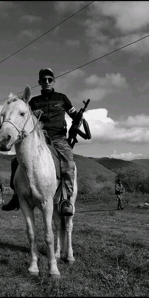 Əsgərimiz Qarabağ atı ilə Cıdır düzündə - FOTO