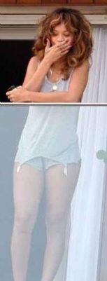 Rihanna makyajsız və pijamalı