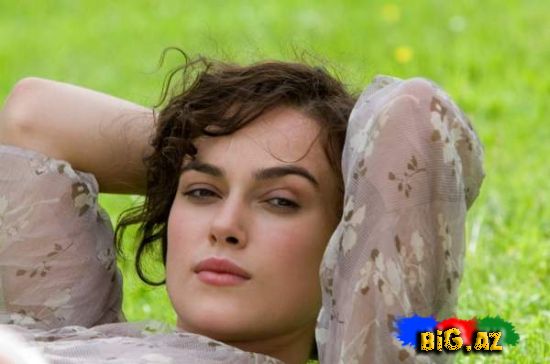 Keira Knightley gözəl siması ilə çoxlu fanat toplayır