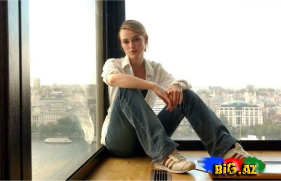 Keira Knightley gözəl siması ilə çoxlu fanat toplayır